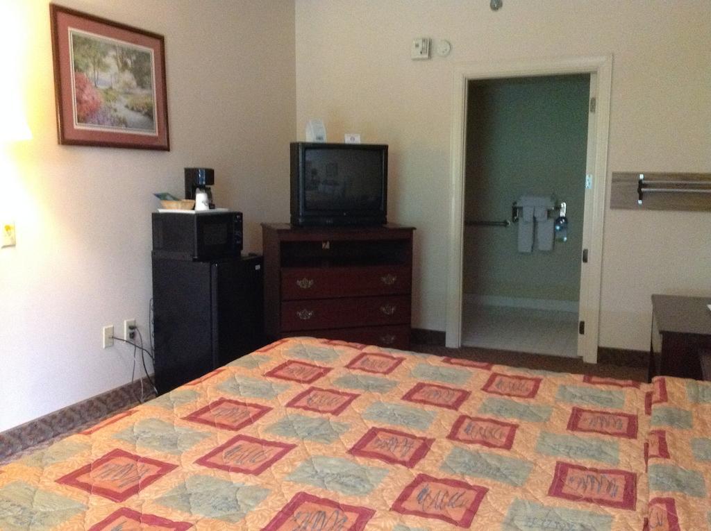 Days Inn - Chapel Hill Eksteriør bilde