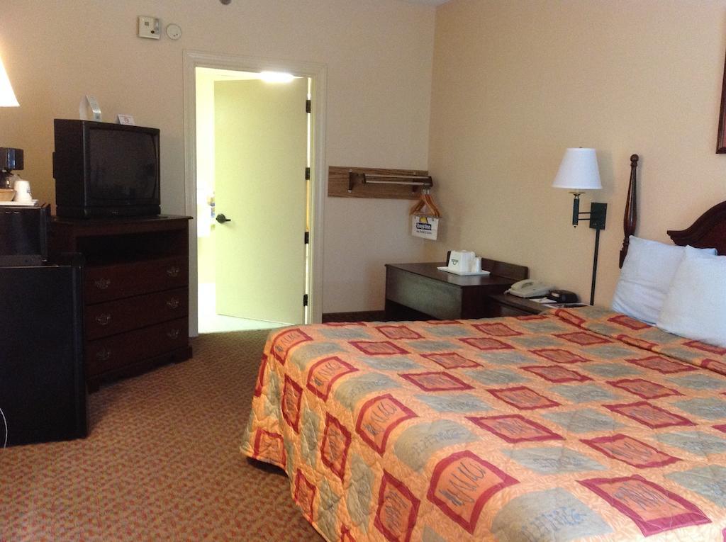 Days Inn - Chapel Hill Eksteriør bilde
