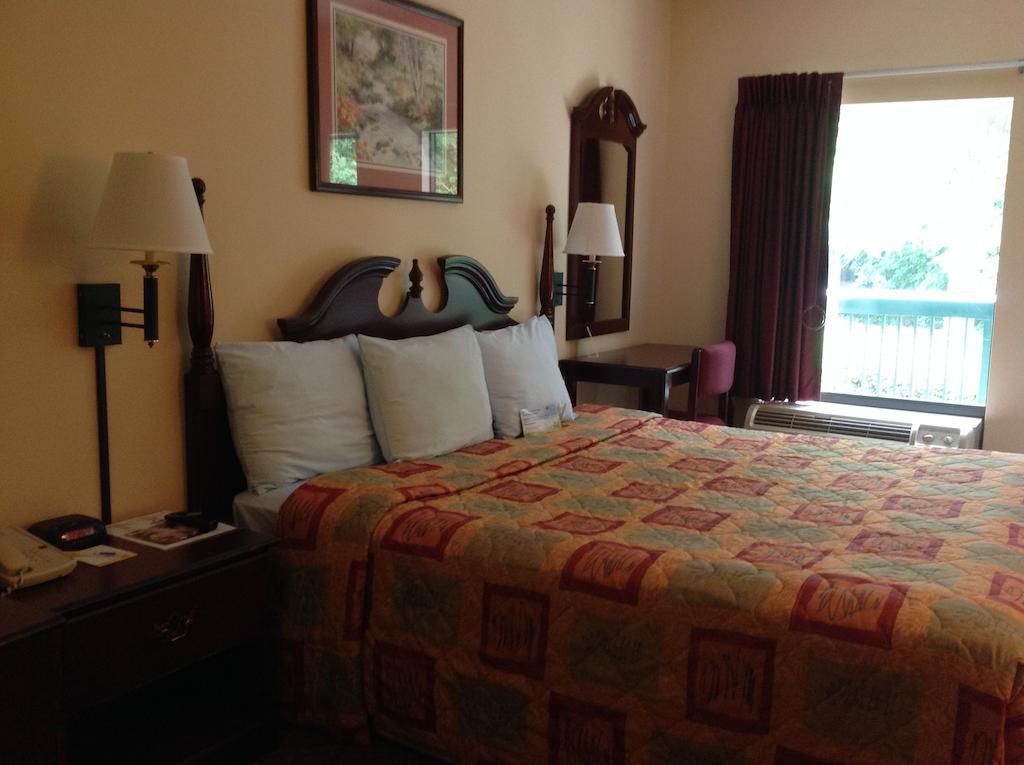 Days Inn - Chapel Hill Eksteriør bilde