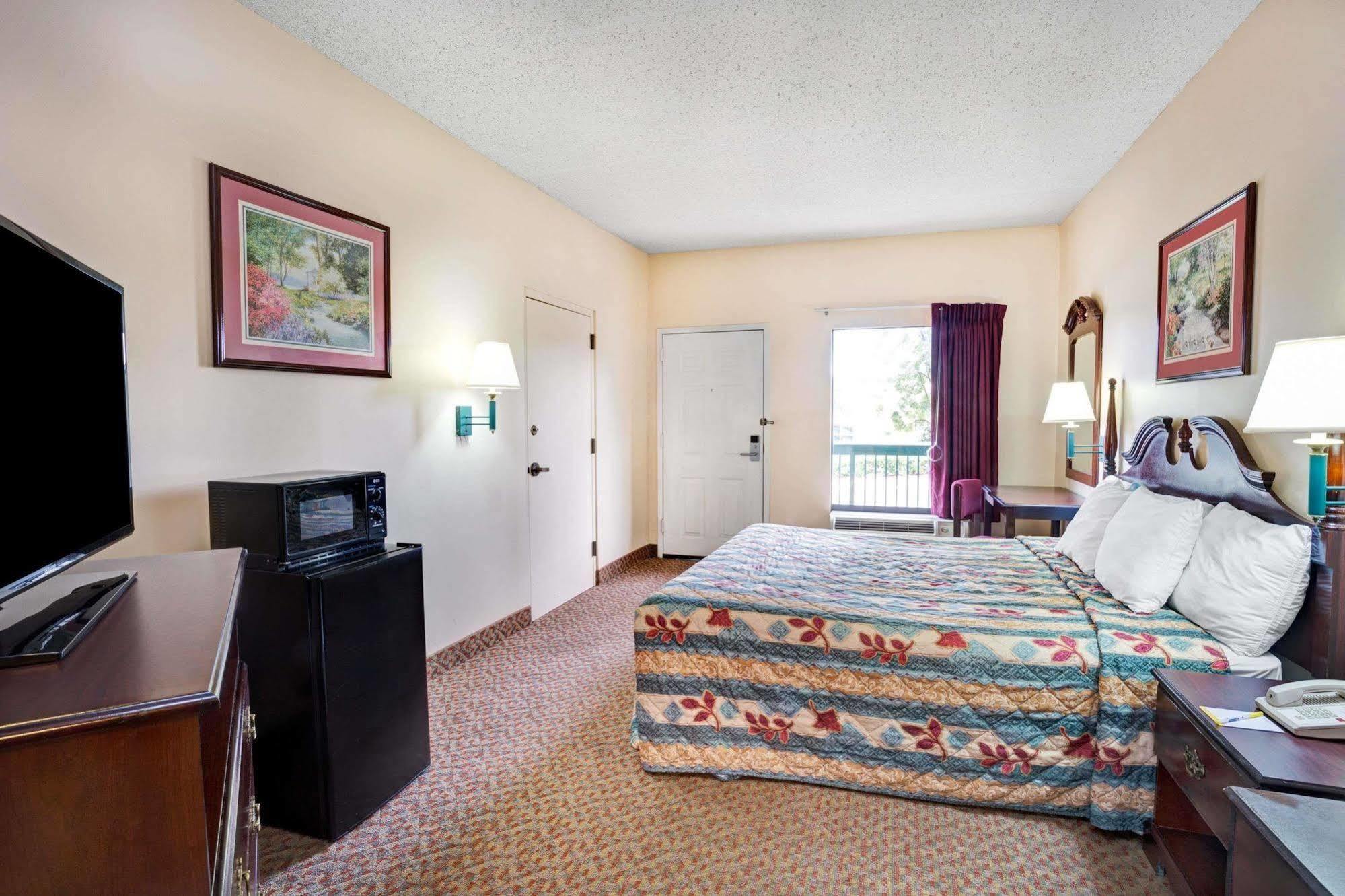 Days Inn - Chapel Hill Eksteriør bilde