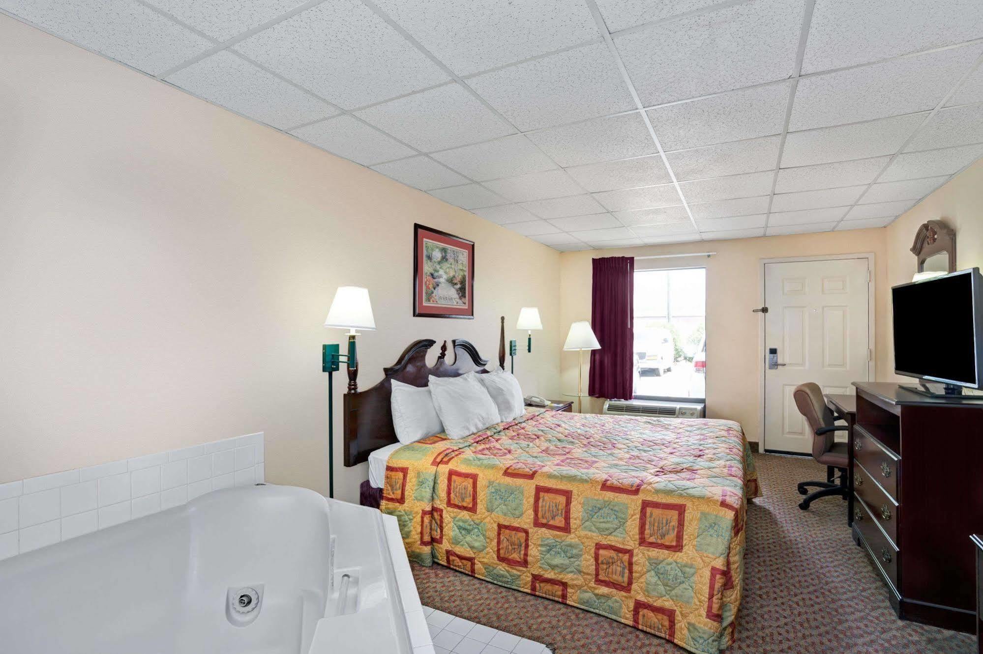 Days Inn - Chapel Hill Eksteriør bilde